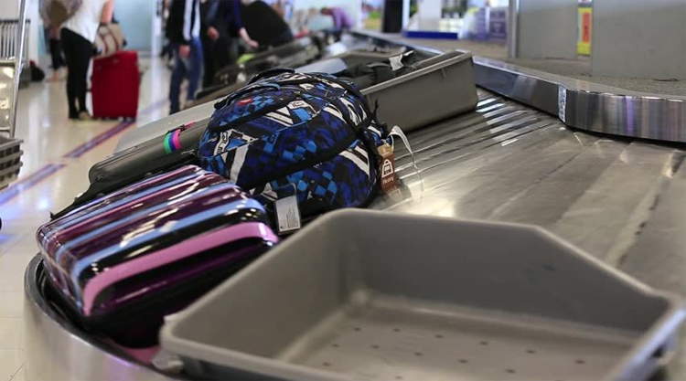 Bagage op bagageband bij reisverzekering Thailand